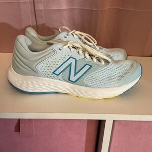New Balance Women's Athletic Shoes in White and Light Blue In New Condition